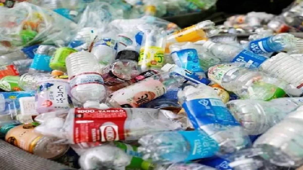 Kanpur में धड़ल्ले से हो रही सिंगल यूज प्लास्टिक की ब्रिकी, प्रशासन