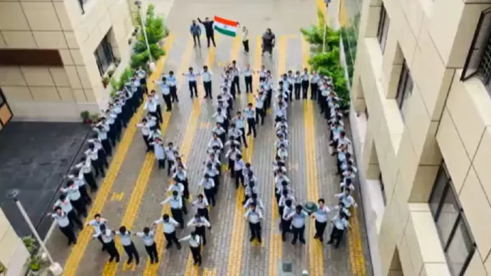 चंद्रयान-3 की सफल लैंडिंग का बेसब्री से इंतजार कर रहे स्कूल के बच्चे, भेज रहे शुभकामनाएं