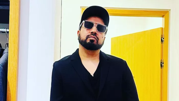 singer mika singh, mika singh throat infection