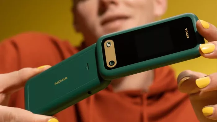 Nokia 2660 Flip फोन को कंपनी ने अब लश ग्रीन और पॉप पिंक कलर में पेश किया है।