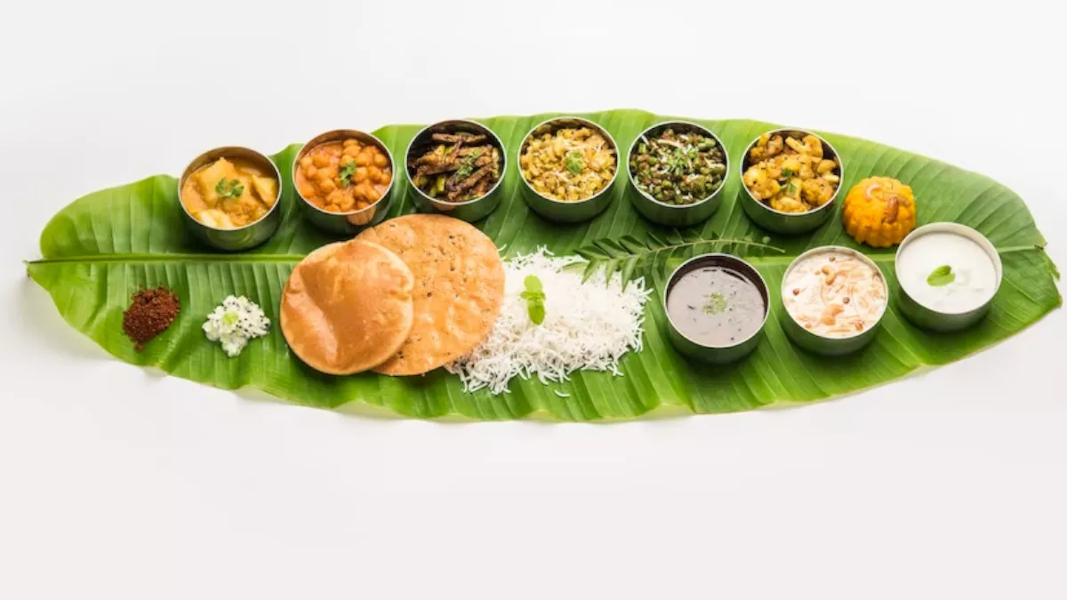 Onam Sadhya क्या है ओणम साध्या और इसका महत्व? जिसमें परोसने से लेकर