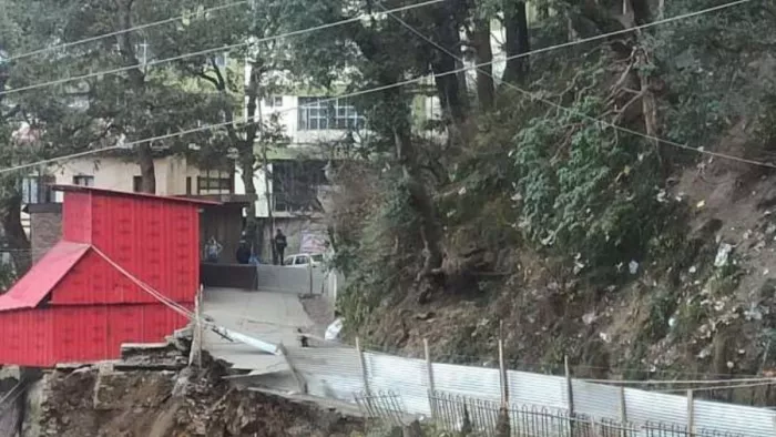 Shimla Landslide: IGMC में भरा पानी, अस्पताल के मरीजों में मचा हड़कंप; भूस्खलन से अस्पताल का मार्ग बंद