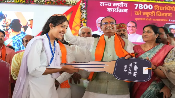 सीएम ने कहा कि चाहे कोई भी पढ़ाई हो मध्य प्रदेश सरकार भरेगी फीस
