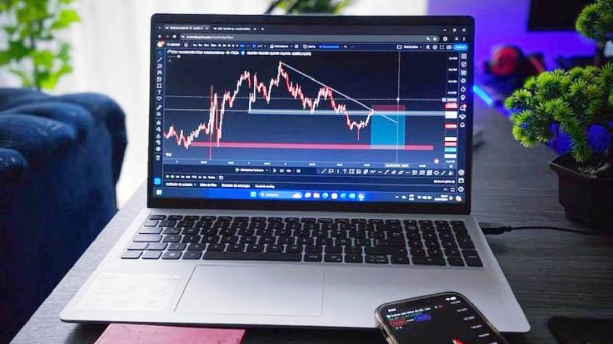 मचा “भोकाल”! 30% की छूट पर मिल रहे है i3 प्रोसेसर HP Laptop, अमेज़न सेल का ऑफर सुन दौड़ -दौड़कर खरीद रहे हैं लोग