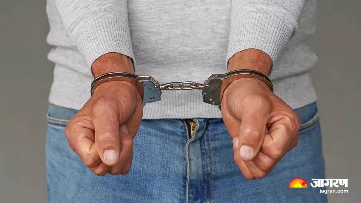 https://www.jagranimages.com/images/newimg/23082024/23_08_2024-arrest1_23783512.jpg
