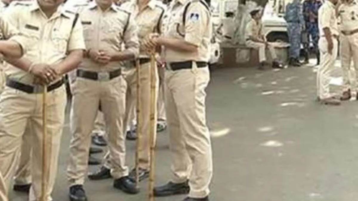 https://www.jagranimages.com/images/newimg/23082024/23_08_2024-police_23783507.jpg