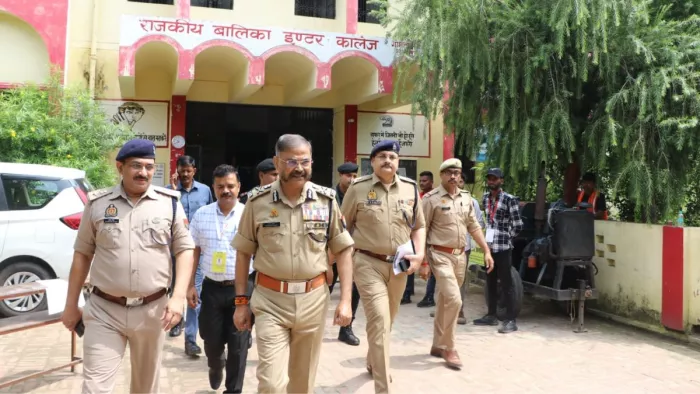 डीजीपी प्रशांत कुमार ने सिपाही भर्ती परीक्षा का किया निरीक्षण किया।
