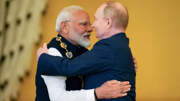 पीएम नरेंद्र मोदी और रूसी राष्ट्रपति पुतिन । फाइल फोटो।