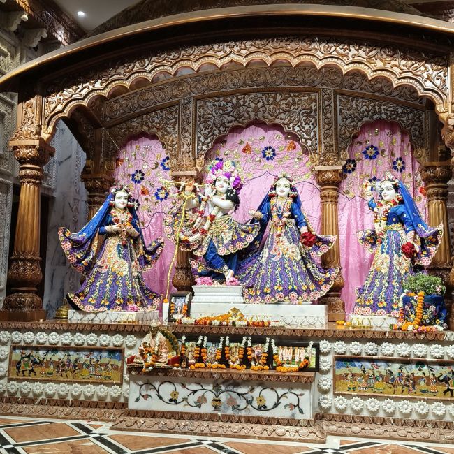 Janmashtami 2024: इस जन्माष्टमी जरूर करें दिल्ली के 5 कृष्ण मंदिरों के दर्शन,  रहती है मथुरा-वृंदावन जैसी धूम - Janmashtami 2024 Krishna temple in Delhi  to celebrate krishna ...