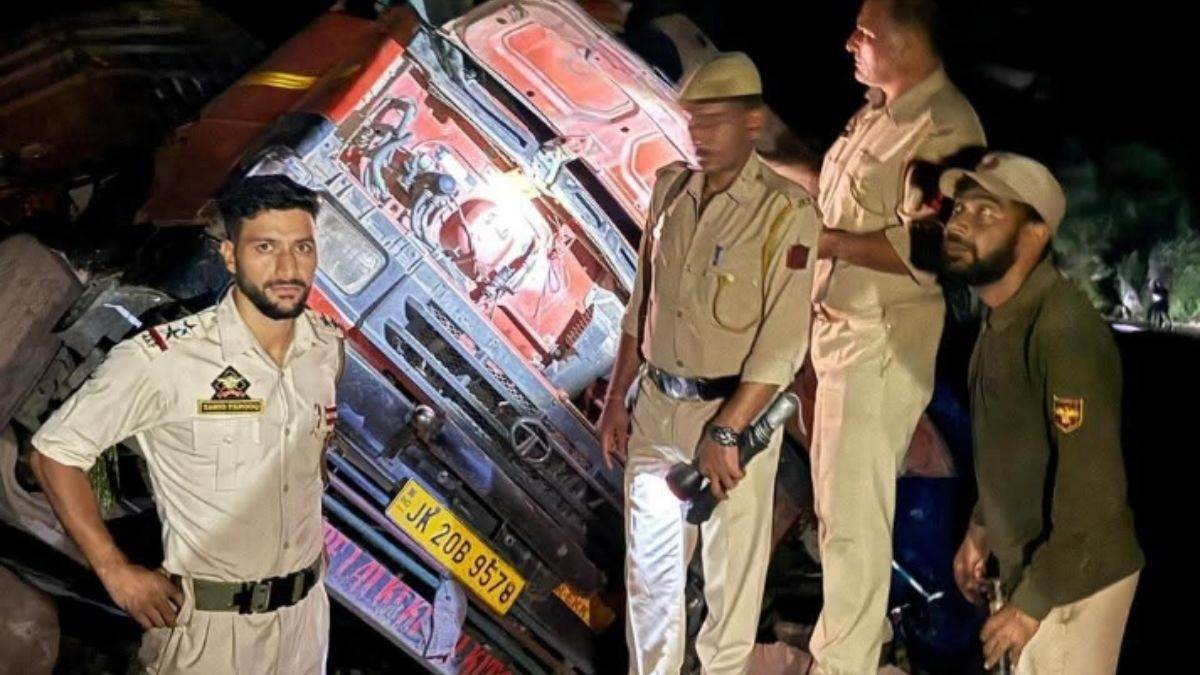 https://www.jagranimages.com/images/newimg/23082025/23_08_2025-accident_10_24022744.jpg