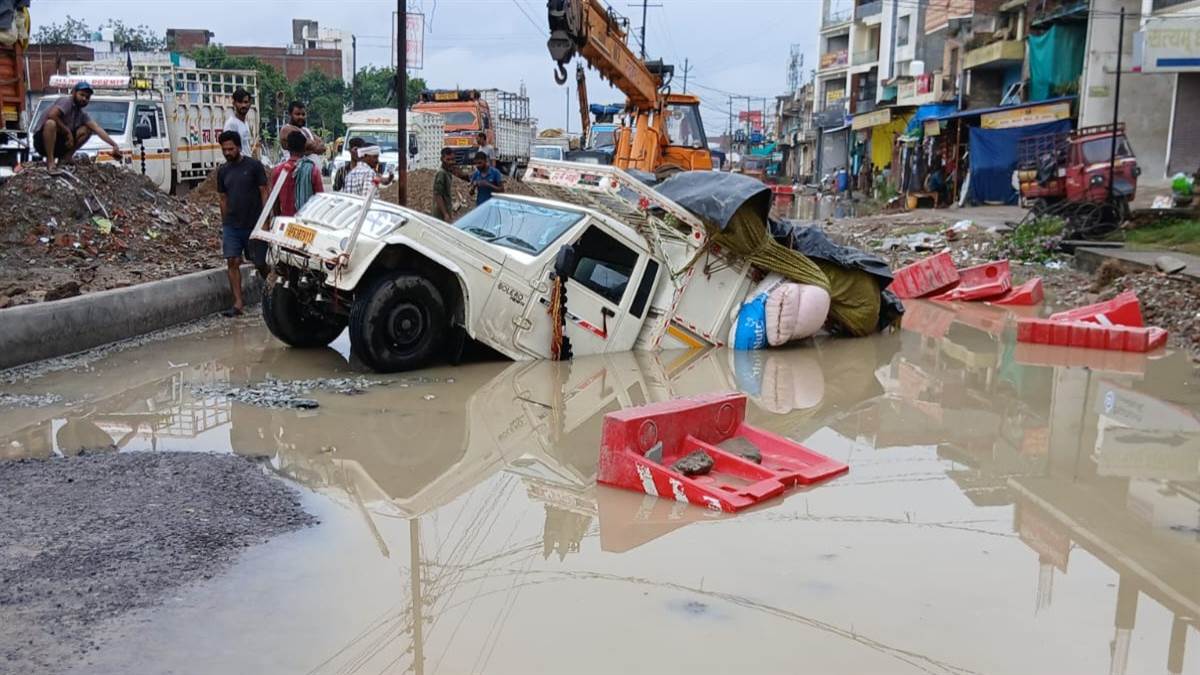 https://www.jagranimages.com/images/newimg/23082025/23_08_2025-accident_24022258.jpg