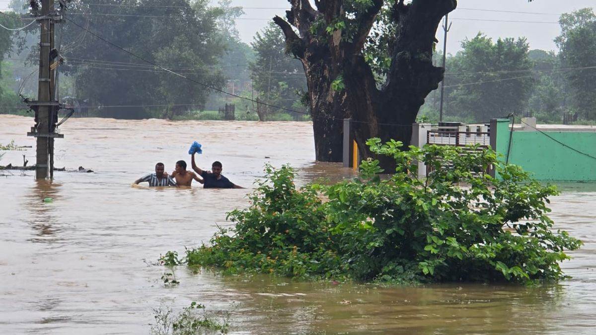 https://www.jagranimages.com/images/newimg/23082025/23_08_2025-chatra_news_2_24022215.jpg