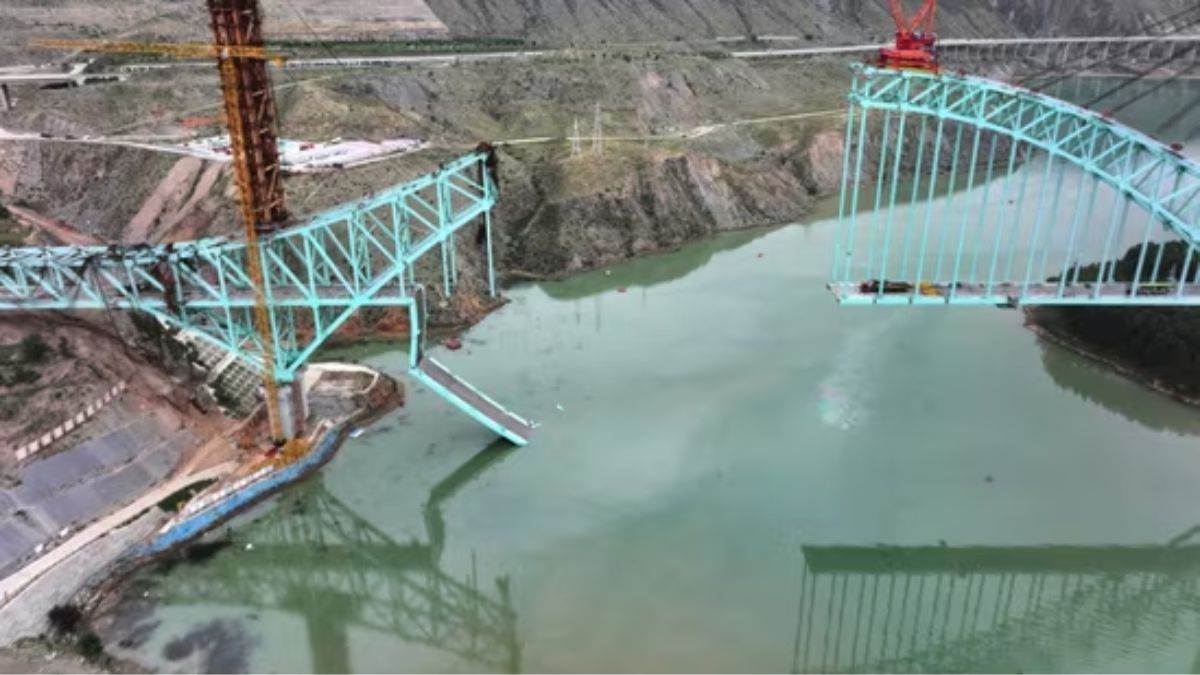 china railway bridge collapse kills 12 news update helicopters and drone searching bodies