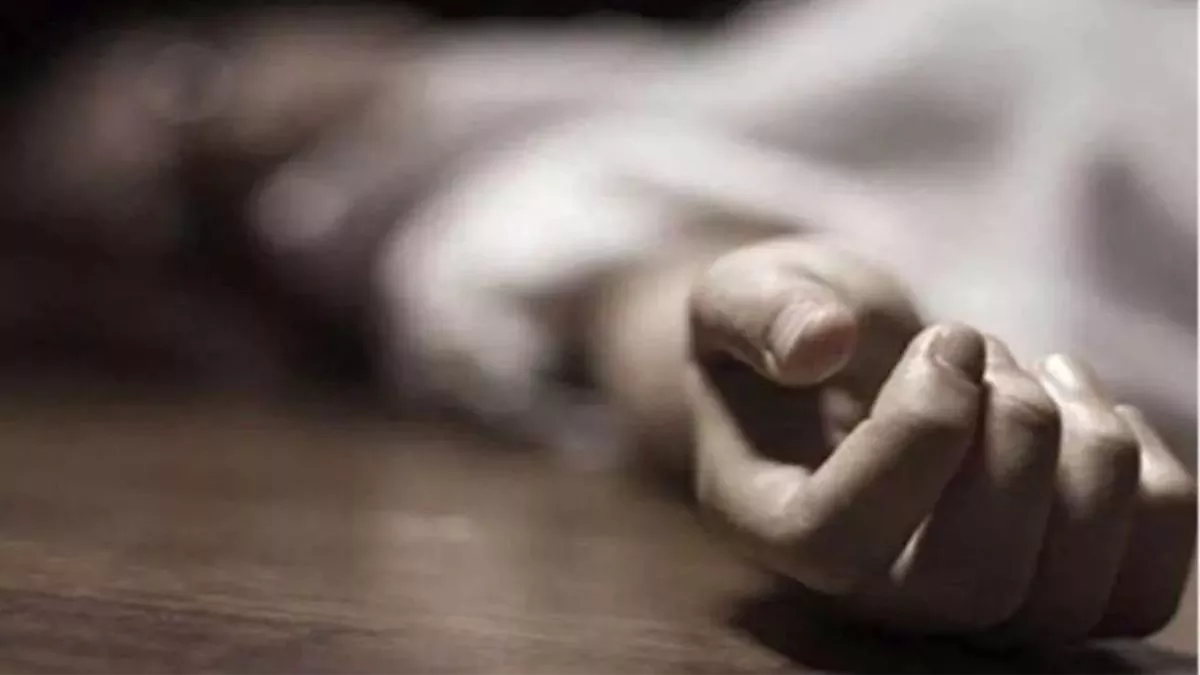 गोरखपुर के रेलवे क्वार्टर में मिला आरपीएफ लिपिक का शव, कमरे में बिखरी थीं दवाएं