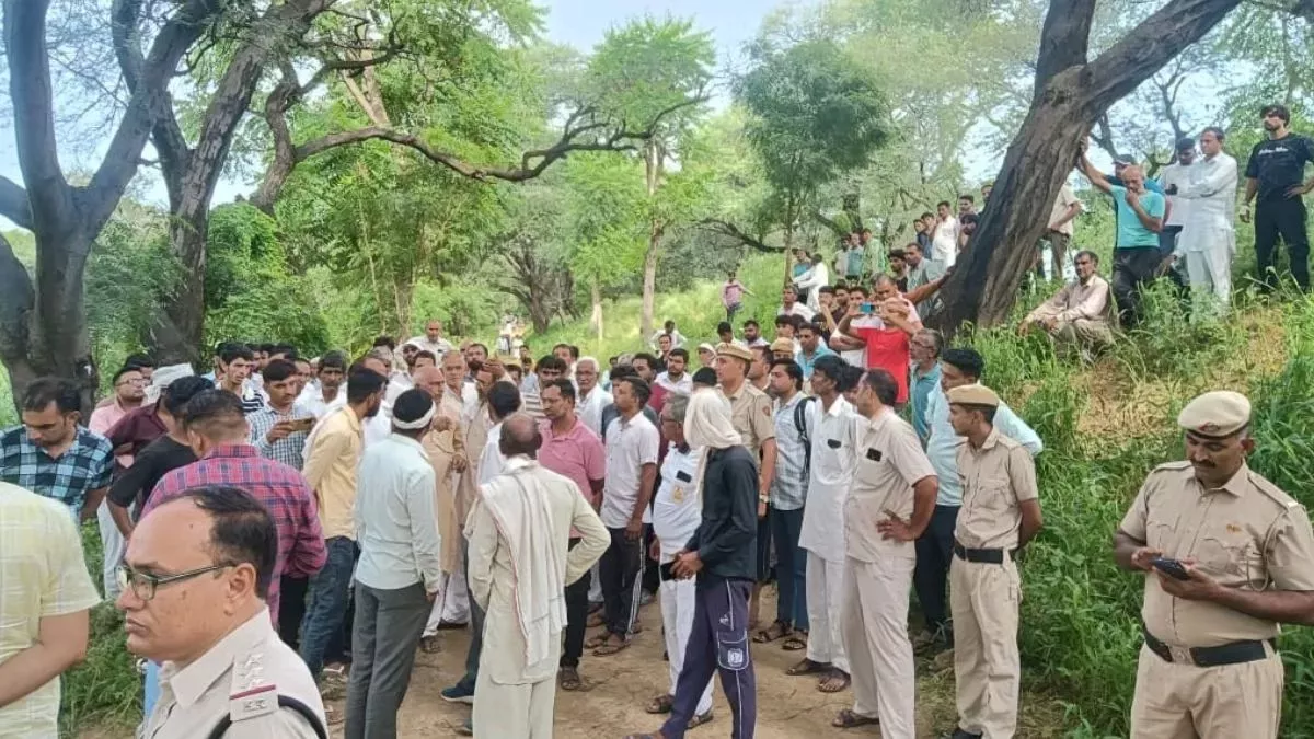 गुरुग्राम में सड़क किनारे शव मिलने से हड़कंप, अब इस बात की जताई जा रही आशंका