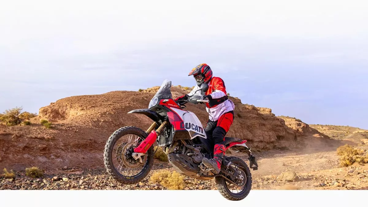 Ducati DesertX Rally पर ₹1.5 लाख तक का डिस्काउंट, 6-राइडिंग मोड्स जैसे एडवांस्ड राइडर एड्स से लैस