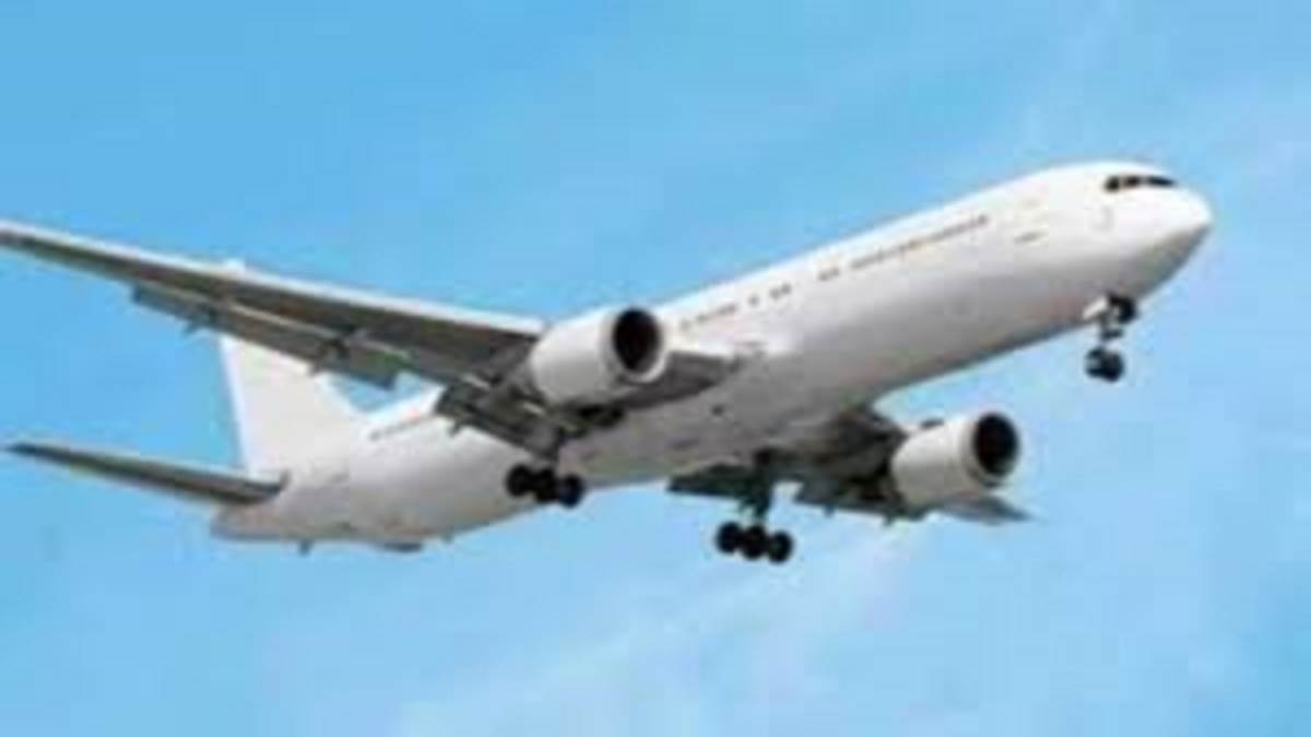 https://www.jagranimages.com/images/newimg/23082025/23_08_2025-flight_24022786.jpg