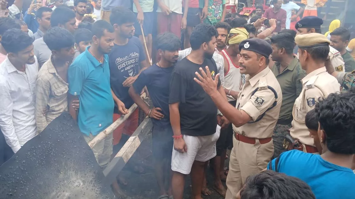 झारखंड में भारी बारिश के बाद बोधगया के कई गांव में घुसा पानी, बाढ़ पीड़ितों ने किया रोडजाम