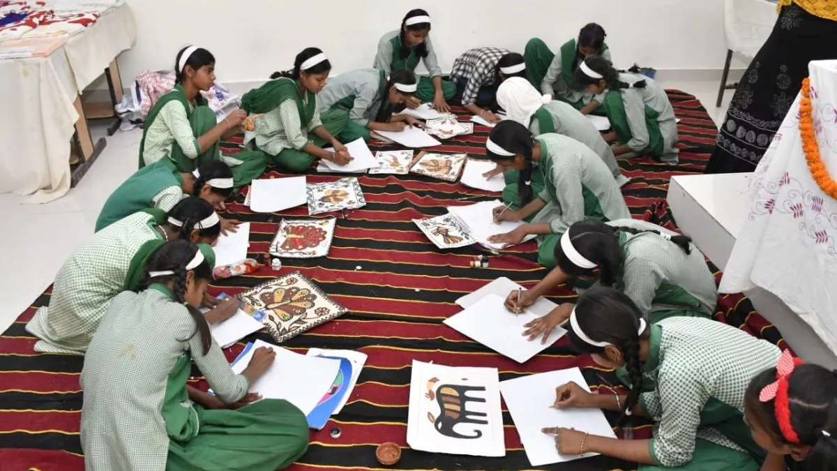 Hazaribagh News: कभी जुआरियों और शराबियों का अड्डा रहा स्कूल, अब बना हुनरमंद छात्रों का गढ़