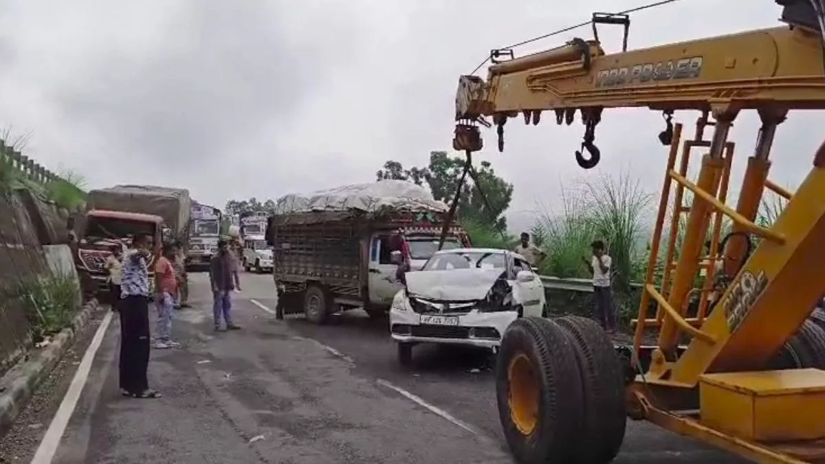 सावधान! हिमाचल के एंट्री प्वाइंट पर जरा संभल कर, तीन दिन में दूसरा बड़ा हादसा, उतराई पर बेकाबू ट्रक ने रौंदे 3 वाहन