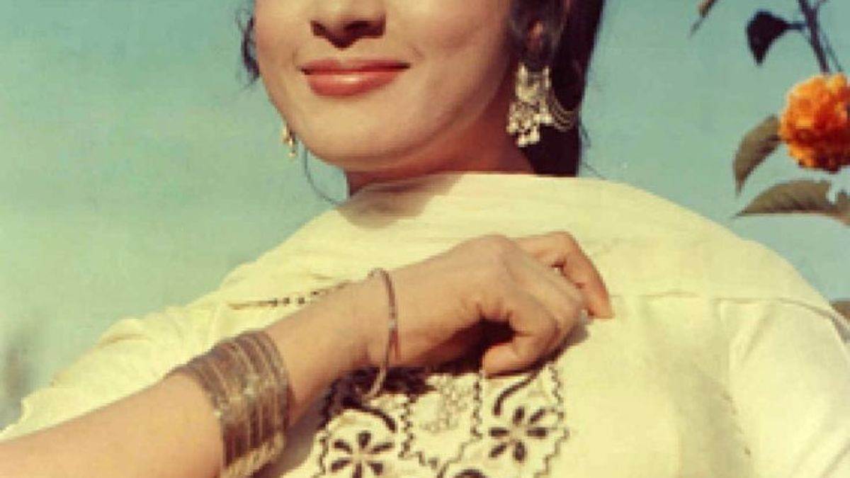https://www.jagranimages.com/images/newimg/23082025/23_08_2025-mala_sinha_4_24022496.jpg