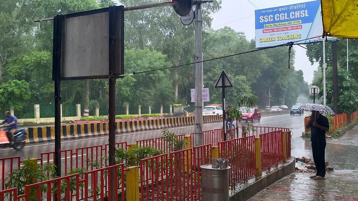 https://www.jagranimages.com/images/newimg/23082025/23_08_2025-prayagraj_rain_24022605.jpg
