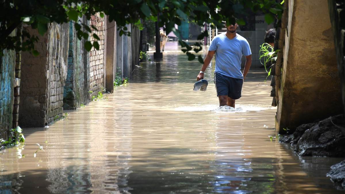 https://www.jagranimages.com/images/newimg/23082025/23_08_2025-punjab-flood_24022076_81651406.jpg