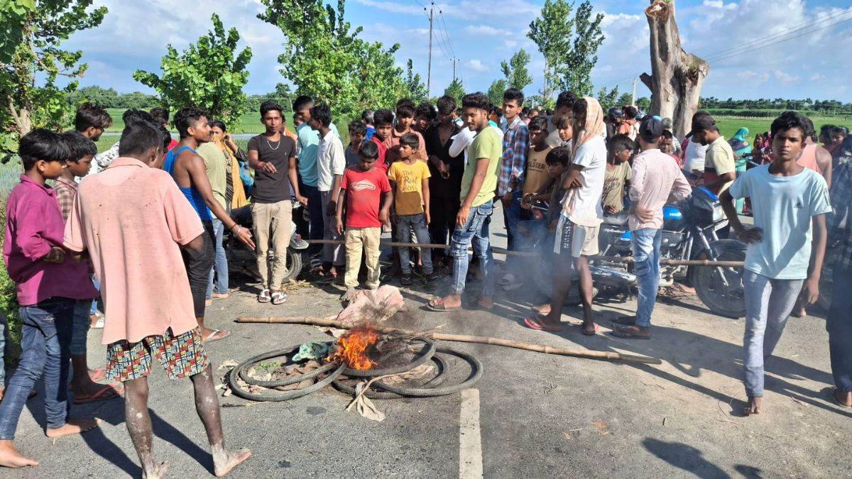 https://www.jagranimages.com/images/newimg/23082025/23_08_2025-sitamarhi_road_accident_24022840.jpg