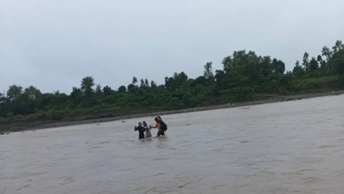 उत्तराखंड के श्रीलंका टापू में फंसी 40 परिवारों की जिंदगी, लोग राम भरोसे