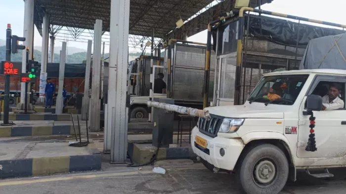 कीरतपुर नेरचौक फोरलेन पर स्थापित बलोह टोल प्लाजा।