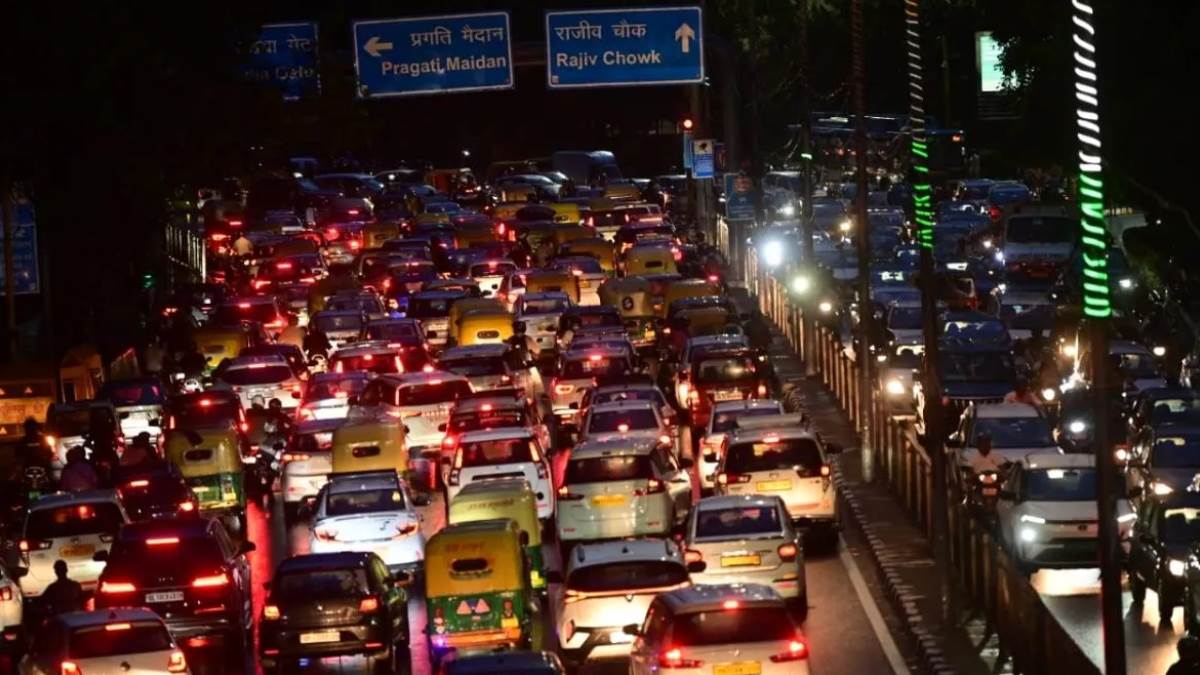 https://www.jagranimages.com/images/newimg/23082025/23_08_2025-traffic_3_24022934_204314526.jpg