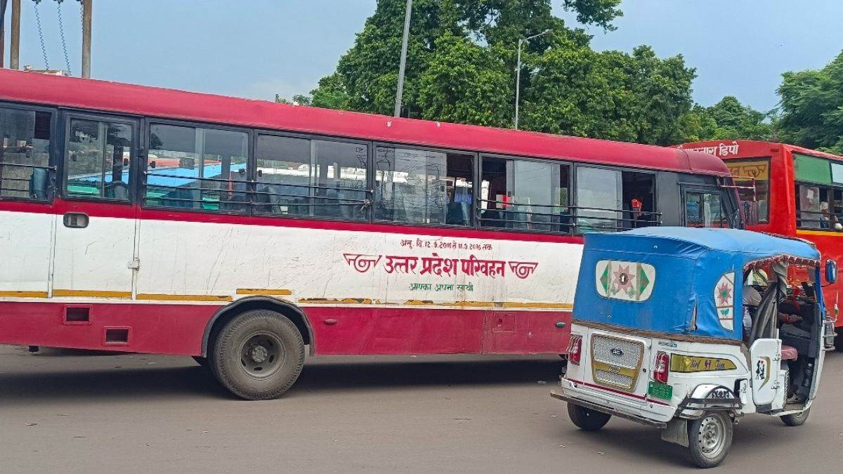 https://www.jagranimages.com/images/newimg/23082025/23_08_2025-up_bus_adda_24022532.jpg
