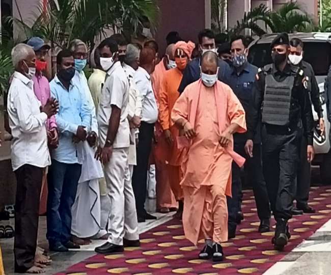 Uttar Pradesh Chief Minister Yogi Adityanath and Dharmendra Pradhan reach  Gorakhpur; Know program details