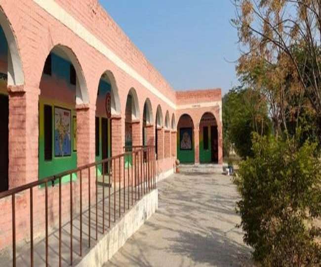 Haryana Government School स्कूलों में छात्राओं की वर्दी के लिए लाखों