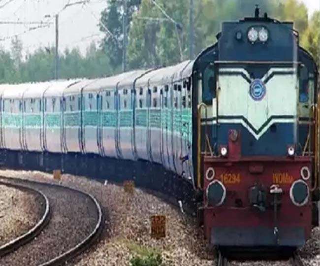 IRCTC ने भक्तों के लिए इस खास टूर पैकेज को, 'श्री शक्ति स्पेशल फुल डे दर्शन' नाम दिया है।