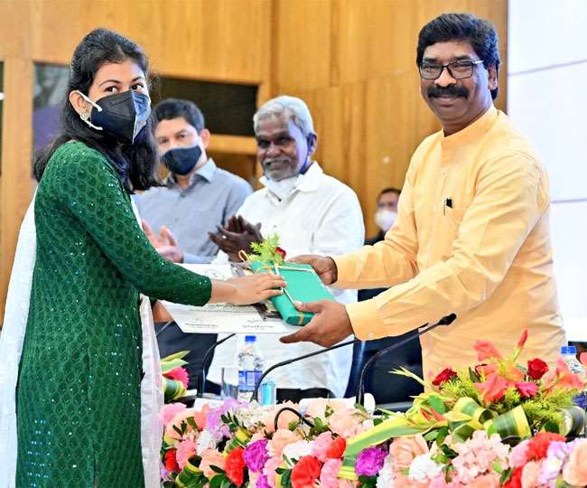jharkhand tribal youths will study abroad on government expense cm hemant soren started overseas scholarship scheme