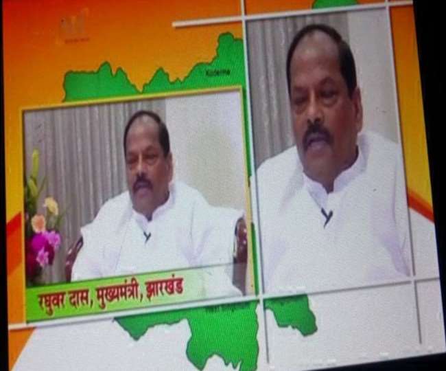 झारखंड के स्कूलों के बायोमेट्रिक टैब में रघुवर दास।
