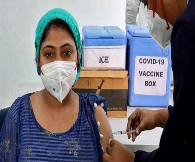 सरकार ने बड़ा फैसला लेते हुए डोर-टु-डोर वैक्सीनेशन की अनुमति दे दी