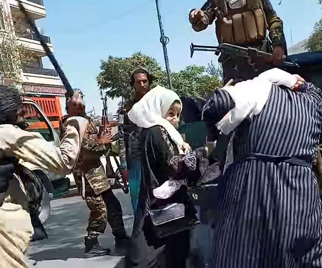 अफगान नागरिकों को दिख रह तालिबान का सबसे क्रूर चेहरा