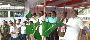 जसीडीह से बंगलुरु के बीच नई ट्रेन हरि झंडी मिलते ही हुई रवाना।