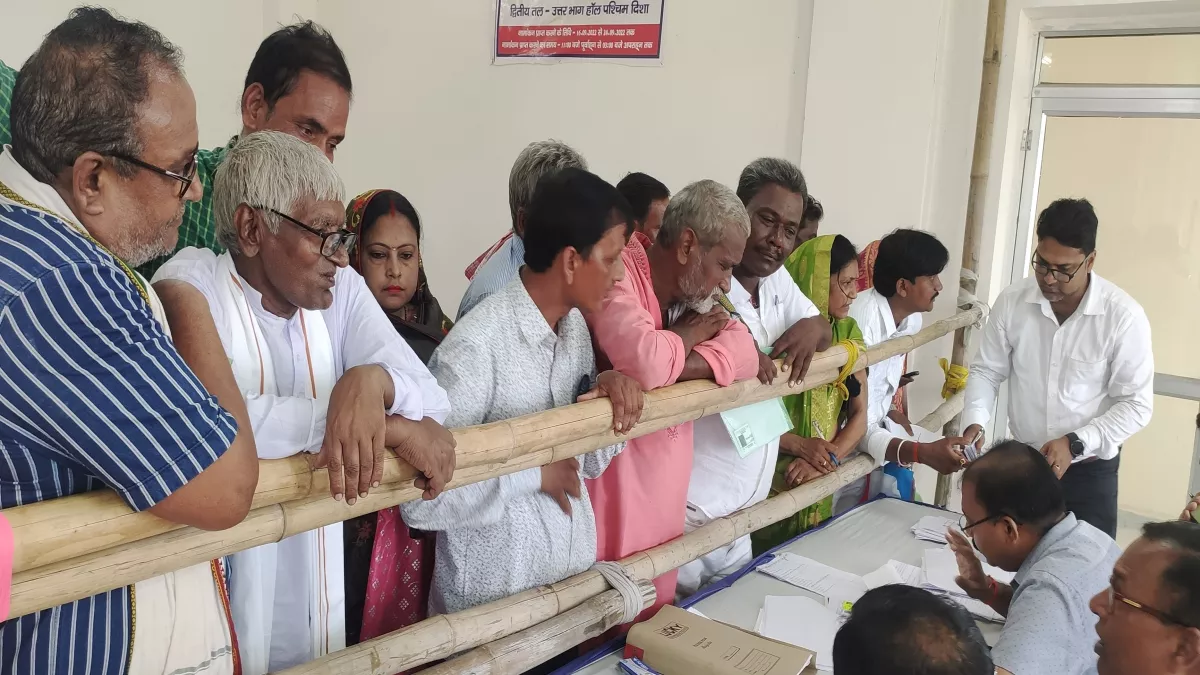 Madhepura news: मुरलीगंज में नगर निकाय के चुनाव के लिए 29 अभ्यार्थियों ने किया नामांकन