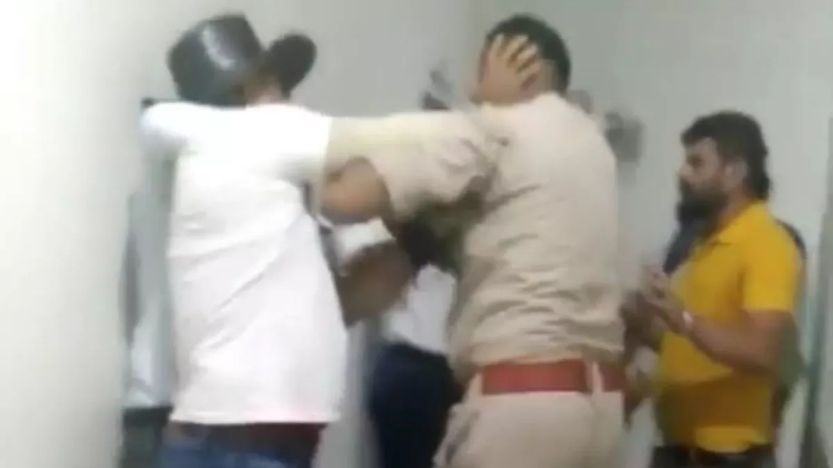 चाय न मिलने पर महिला को थप्पड़ मारने वाले शिक्षक ने ASI को भी पीटा, पुलिस ने कुछ देर बाद छोड़ा