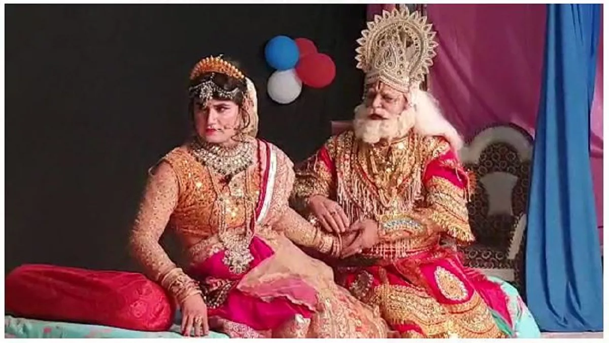 रामलीला में दशरथ बनते हैं भाजपा के पूर्व प्रदेश अध्यक्ष बंशीधर भगत, 50 सालों से मंच पर आ रहे हैं नजर