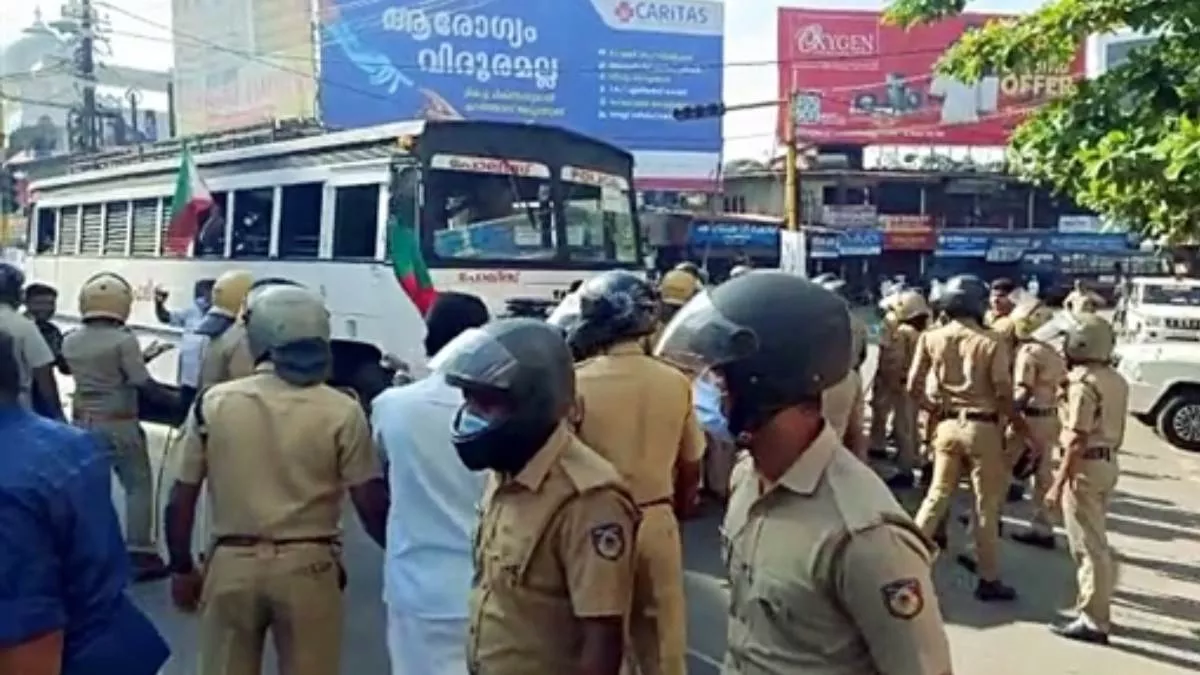 PFI Protests: हड़ताल के नाम पर केरल में PFI का उपद्रव, हाई कोर्ट ने कहा- आदेश नहीं मानने वालों पर की जाएगी सख्त कार्रवाई