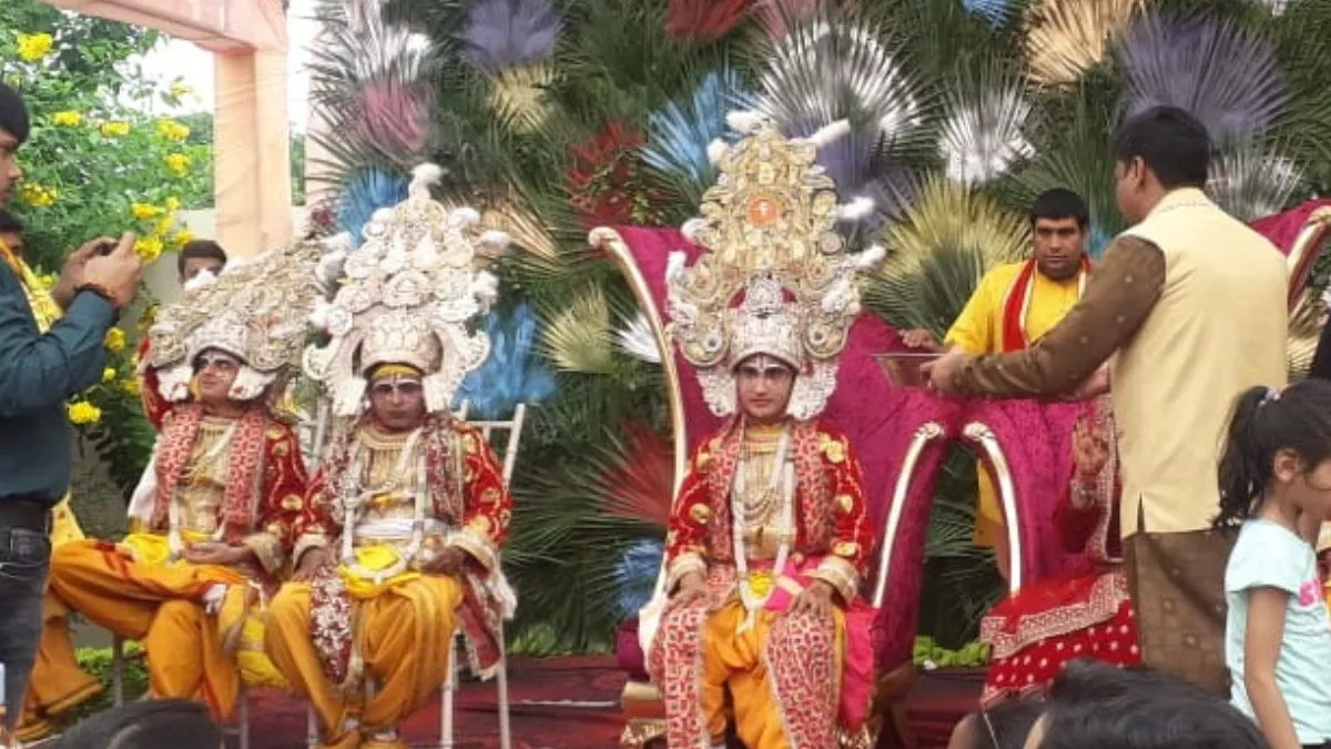 Ram Barat: जनकपुरी में राजा जनक ने दी बढहार की दावत, स्वरूपों की उतारी गई आरती