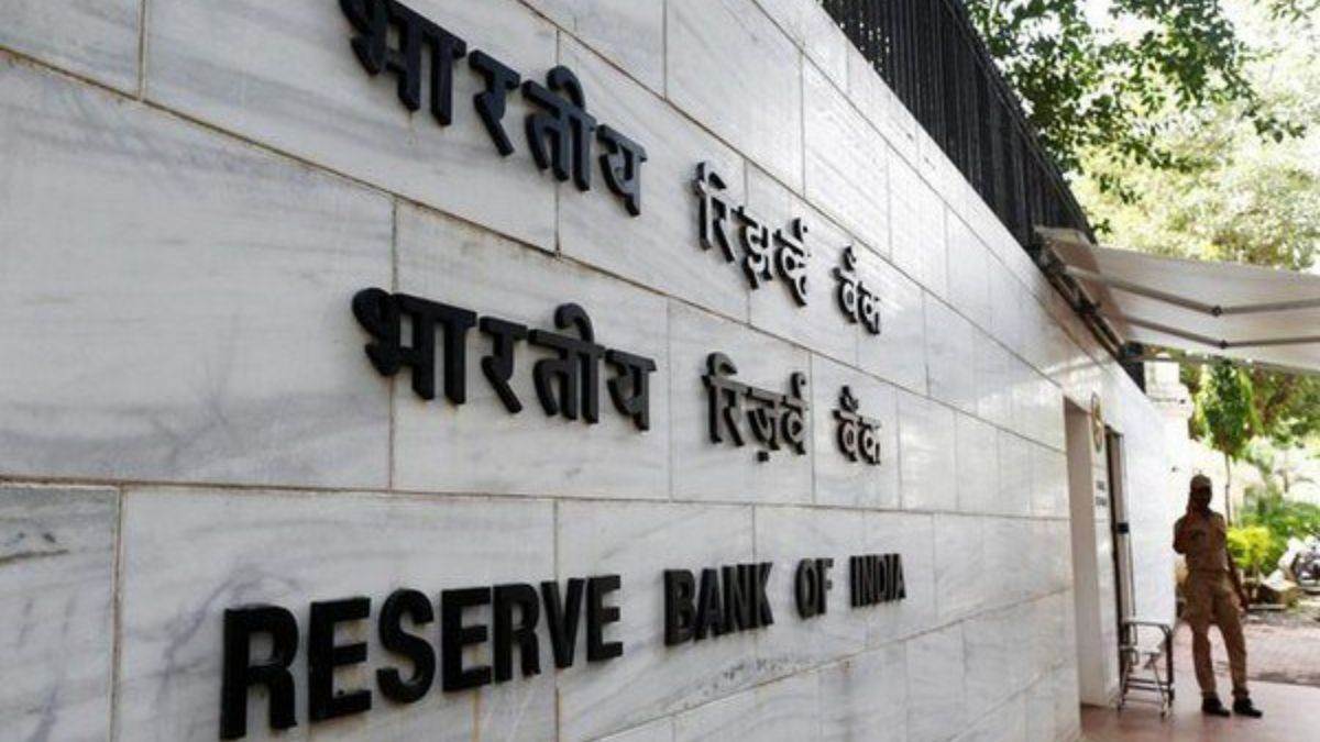 RBI bars Mahindra Finance from using third party recovery agents