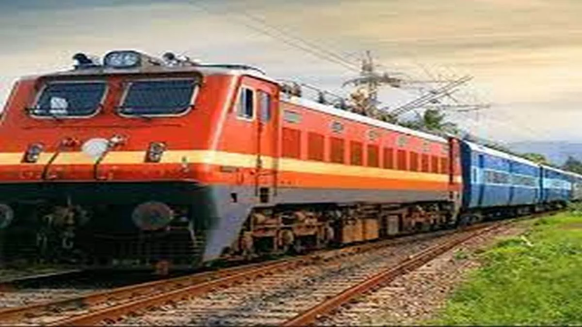 Train Travel Alert: फेस्टिवल सीजन के चलते वेटिंग लिस्ट लंबी, चंडीगढ़ से एक स्पेशल ट्रेन, टिकट के लिए मारामारी