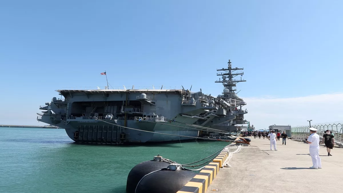 उत्तर कोरिया को चेतावनी, दक्षिण कोरिया में संयुक्त अभ्यास के लिए पहुंचा 'USS रोनाल्ड रीगन'