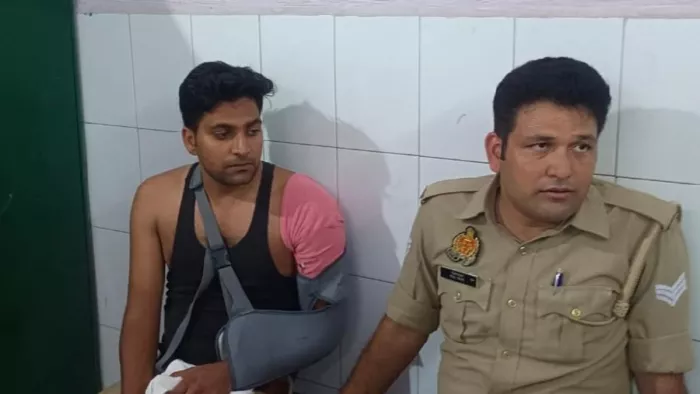 देश के रक्षा राज्यमंत्री अजय भट्ट के एस्कोर्ट में पुलिस की गाड़ी को मारी टक्कर