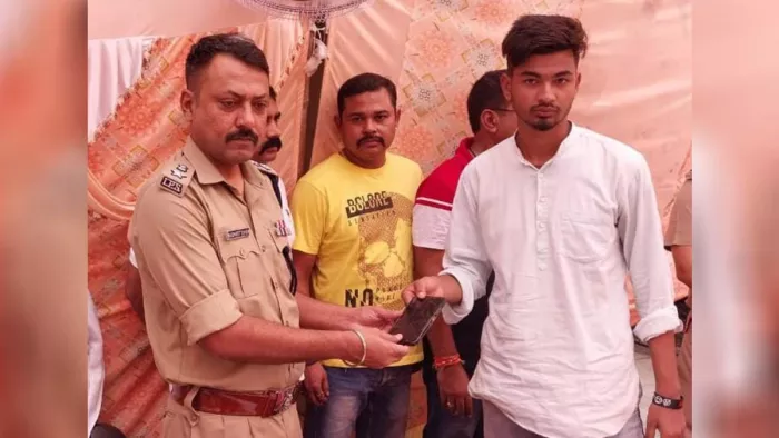 टिहरी पुलिस ने बरामद किए 86 खोए हुए मोबाइल फोन